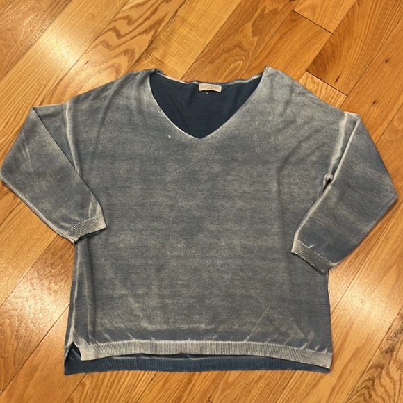 Sunny Studio Vneck sweater - Picture 1 of 5